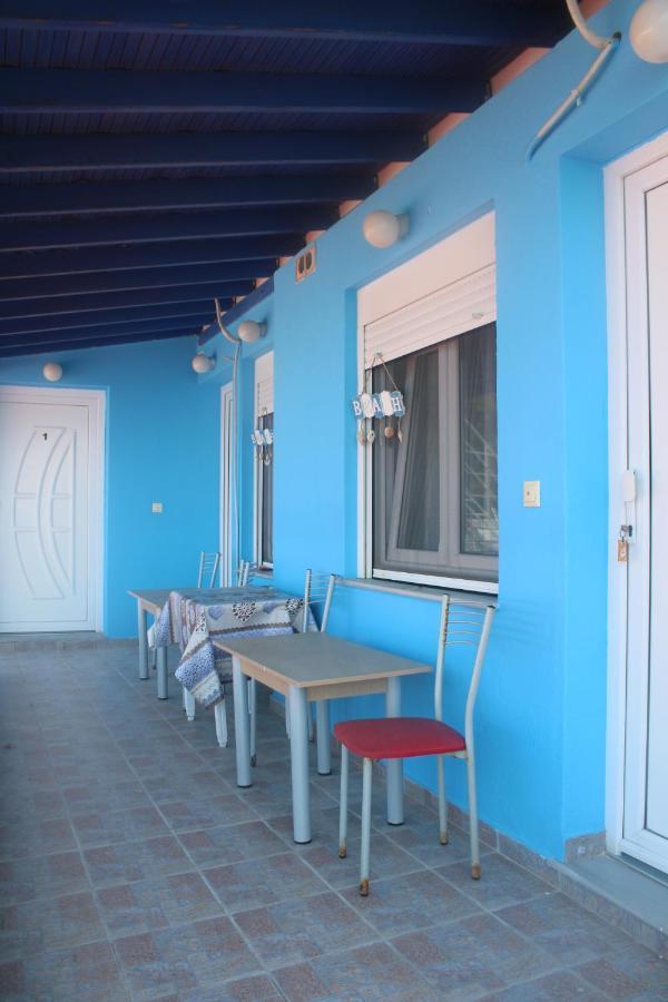 Rena's μελίντα Apartahotel *